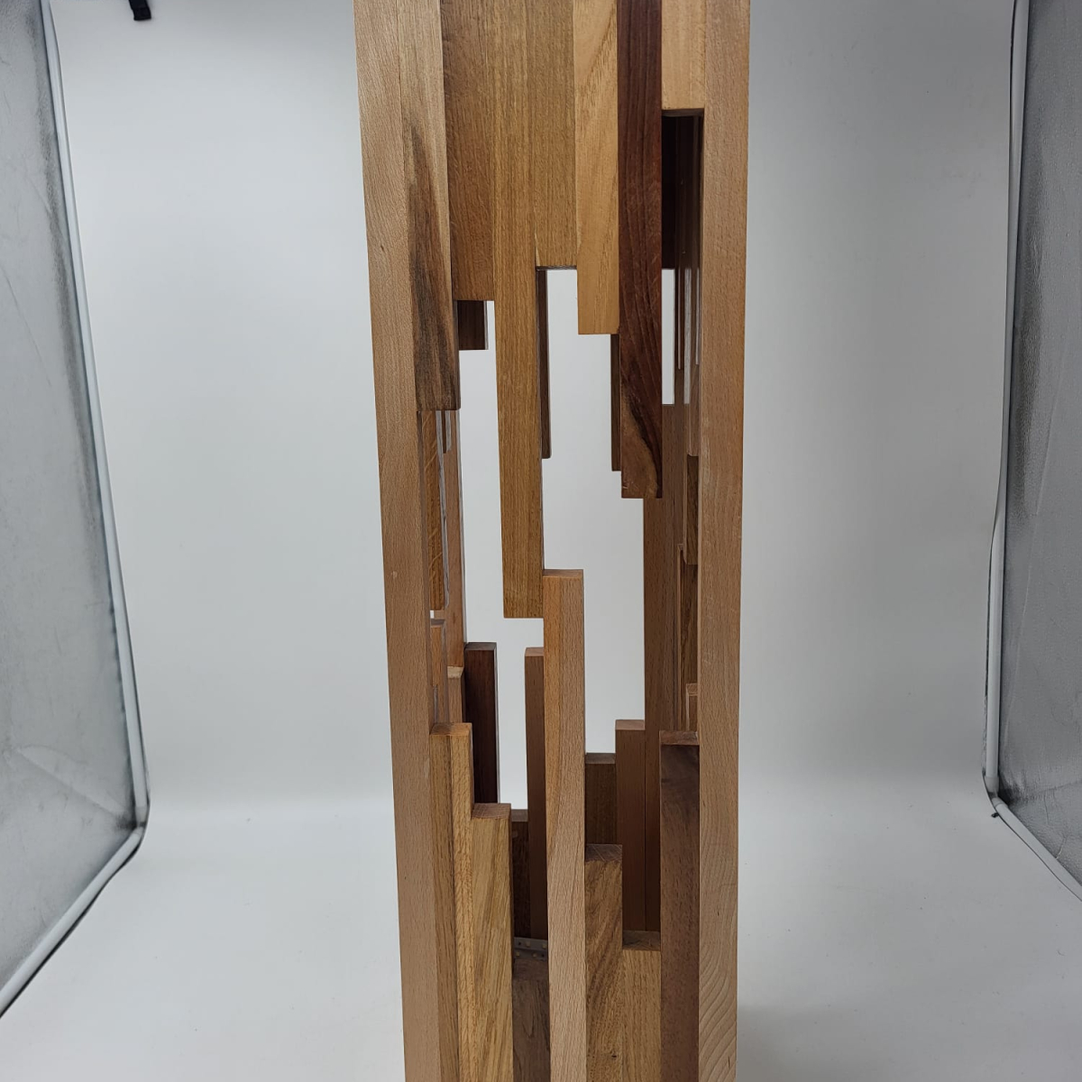 Lampe à poser en divers bois